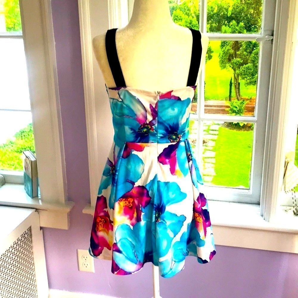 Mini Dress floral 🌸 - Picture 2 of 3